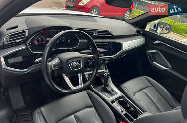 Внедорожник / Кроссовер Audi Q3 2021 в 