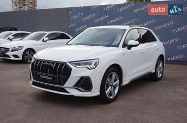 Внедорожник / Кроссовер Audi Q3 2023 в 
