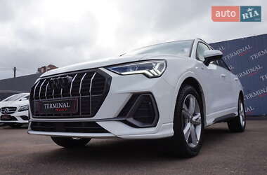 Внедорожник / Кроссовер Audi Q3 2023 в 