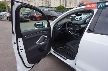 Внедорожник / Кроссовер Audi Q3 2023 в 