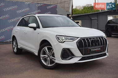 Внедорожник / Кроссовер Audi Q3 2023 в 