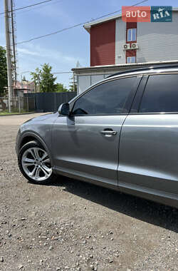 Позашляховик / Кросовер Audi Q3 2015 в 