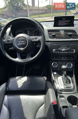 Позашляховик / Кросовер Audi Q3 2015 в 