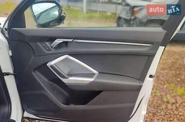Внедорожник / Кроссовер Audi Q3 2019 в 