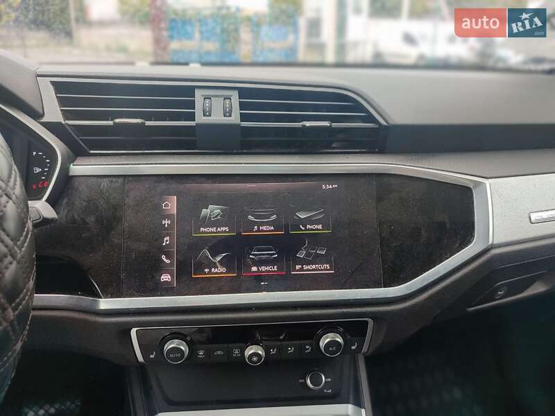 Позашляховик / Кросовер Audi Q3 2019 в Стрию