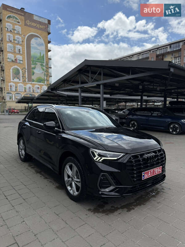 Внедорожник / Кроссовер Audi Q3 2022 в 