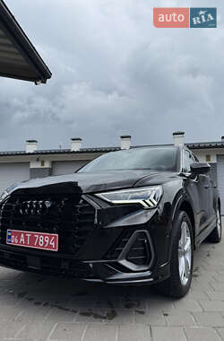 Внедорожник / Кроссовер Audi Q3 2022 в 
