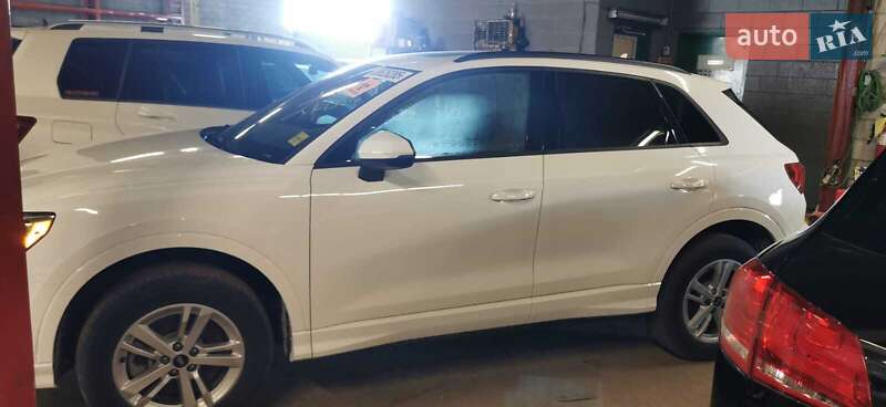 Внедорожник / Кроссовер Audi Q3 2021 в Ровно