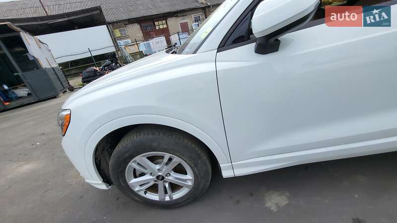 Внедорожник / Кроссовер Audi Q3 2021 в Ровно