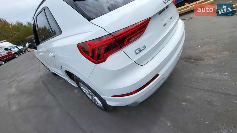 Внедорожник / Кроссовер Audi Q3 2021 в Ровно