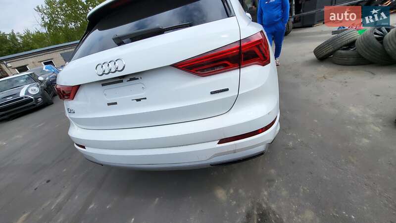 Внедорожник / Кроссовер Audi Q3 2021 в Ровно