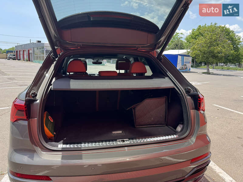 Внедорожник / Кроссовер Audi Q3 2020 в Одессе