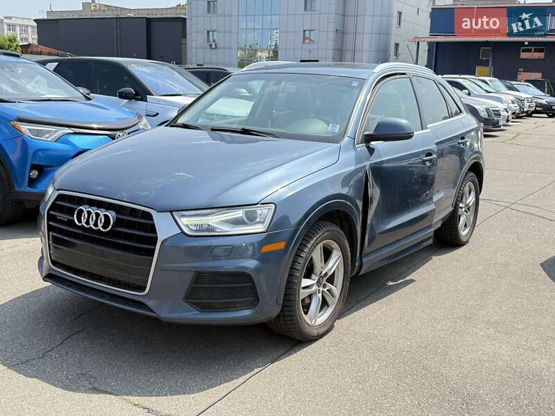 Внедорожник / Кроссовер Audi Q3 2016 в Киеве