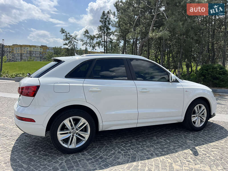 Внедорожник / Кроссовер Audi Q3 2017 в Днепре