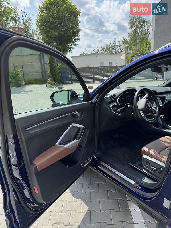 Внедорожник / Кроссовер Audi Q3 2021 в Львове