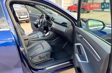 Внедорожник / Кроссовер Audi Q3 2021 в 