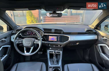 Позашляховик / Кросовер Audi Q3 2019 в 