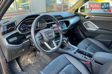 Позашляховик / Кросовер Audi Q3 2019 в 