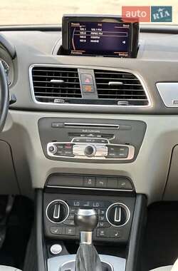 Внедорожник / Кроссовер Audi Q3 2016 в 