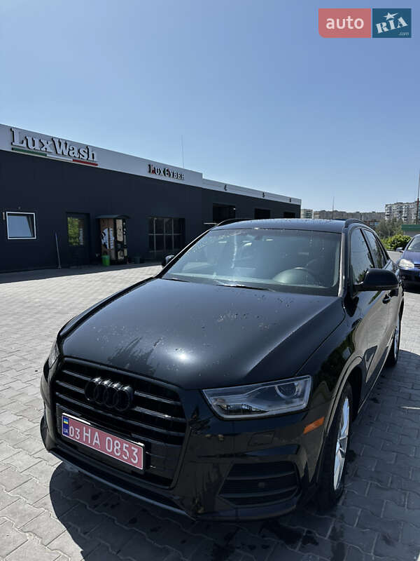 Позашляховик / Кросовер Audi Q3 2016 в Полтаві