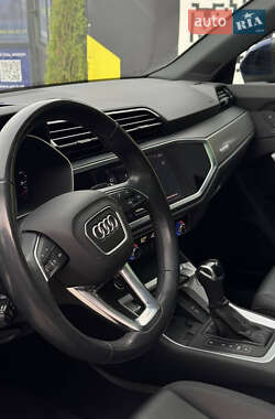 Внедорожник / Кроссовер Audi Q3 2020 в 