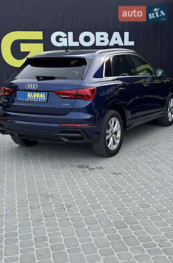 Внедорожник / Кроссовер Audi Q3 2020 в 