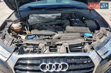 Позашляховик / Кросовер Audi Q3 2016 в 