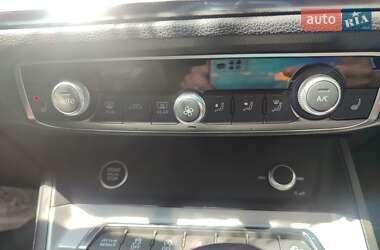 Внедорожник / Кроссовер Audi Q3 2022 в 