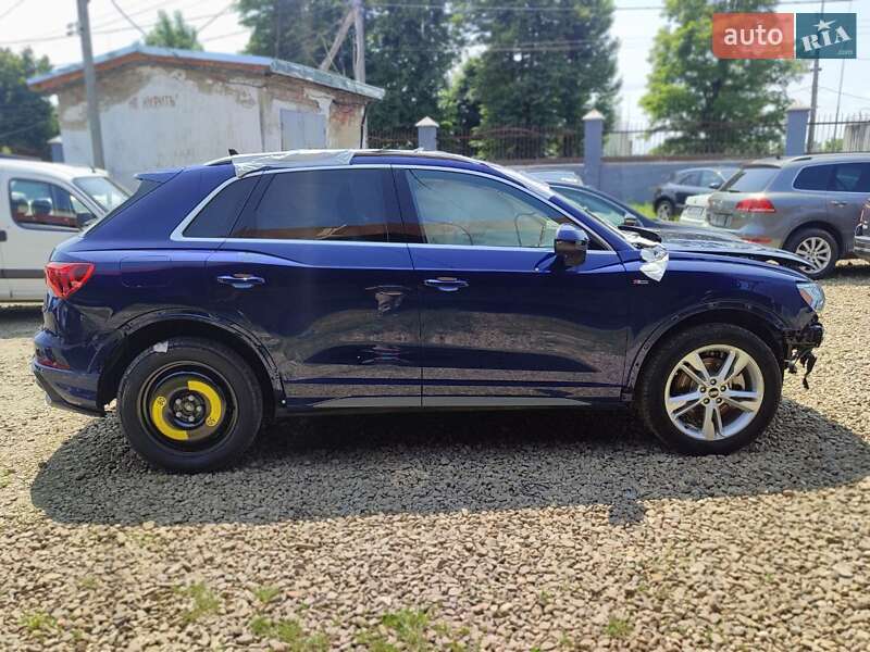 Внедорожник / Кроссовер Audi Q3 2022 в Стрые
