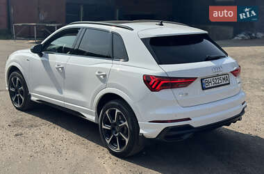 Внедорожник / Кроссовер Audi Q3 2021 в 