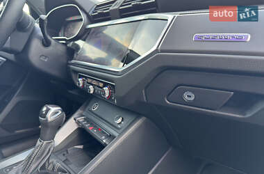 Внедорожник / Кроссовер Audi Q3 2021 в 