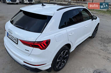 Внедорожник / Кроссовер Audi Q3 2021 в 
