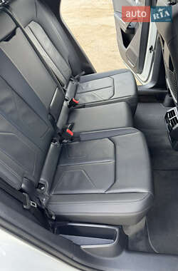 Внедорожник / Кроссовер Audi Q3 2021 в 