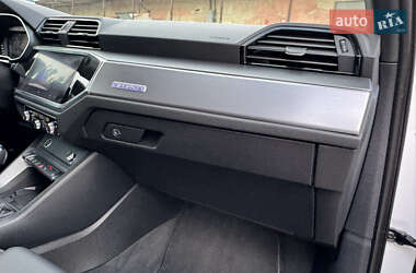 Внедорожник / Кроссовер Audi Q3 2021 в 