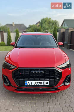 Внедорожник / Кроссовер Audi Q3 2021 в 