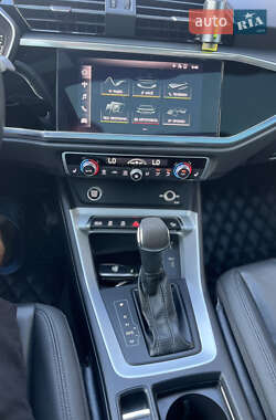 Внедорожник / Кроссовер Audi Q3 2021 в 