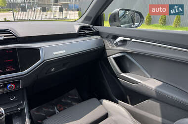 Внедорожник / Кроссовер Audi Q3 2020 в 