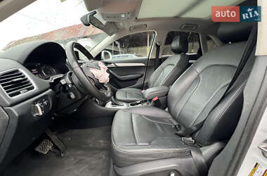 Внедорожник / Кроссовер Audi Q3 2017 в 