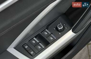 Внедорожник / Кроссовер Audi Q3 2020 в 