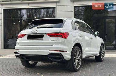Внедорожник / Кроссовер Audi Q3 2019 в 