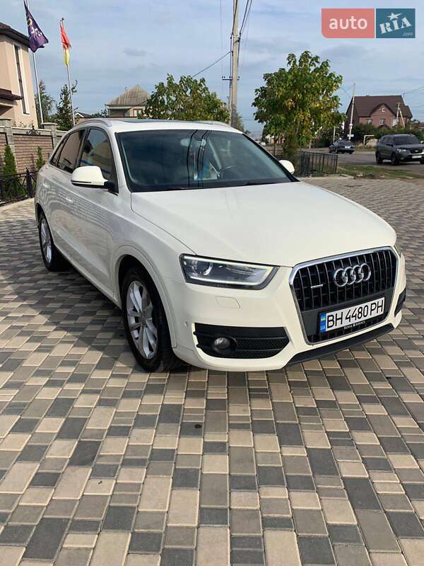 Внедорожник / Кроссовер Audi Q3 2012 в 