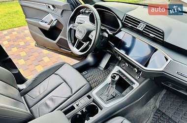 Внедорожник / Кроссовер Audi Q3 2021 в 