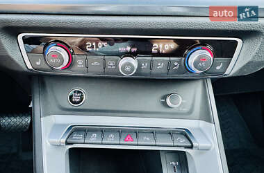Внедорожник / Кроссовер Audi Q3 2021 в 