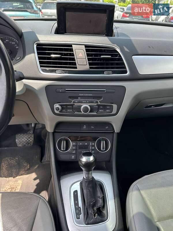 Внедорожник / Кроссовер Audi Q3 2017 в Стрые