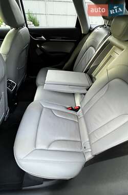 Внедорожник / Кроссовер Audi Q3 2015 в 
