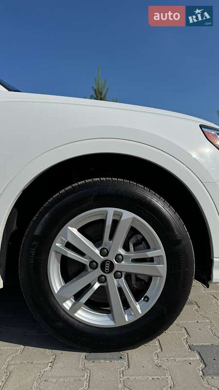 Внедорожник / Кроссовер Audi Q3 2021 в Ровно