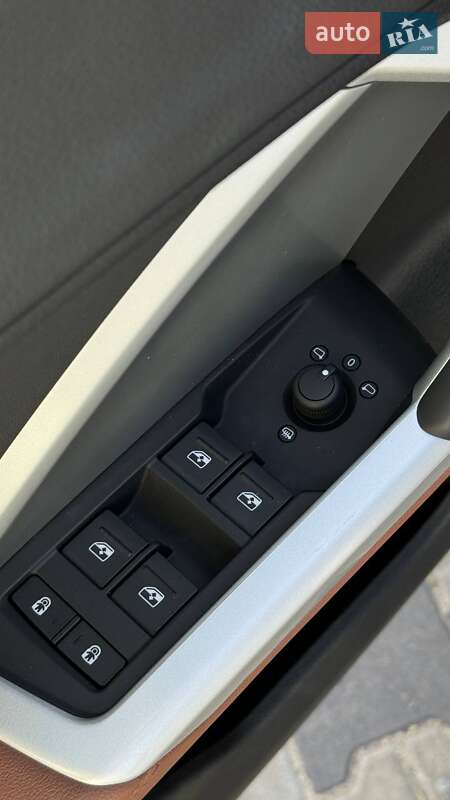 Внедорожник / Кроссовер Audi Q3 2021 в Ровно