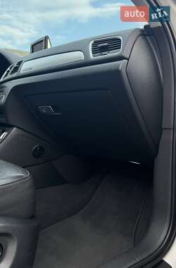 Внедорожник / Кроссовер Audi Q3 2015 в 