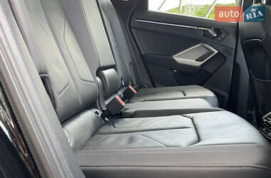 Внедорожник / Кроссовер Audi Q3 2021 в 
