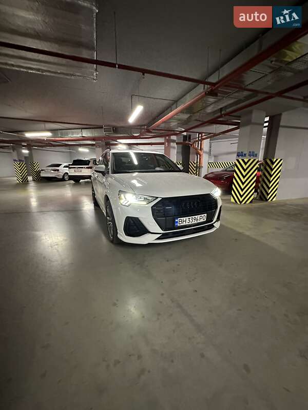 Позашляховик / Кросовер Audi Q3 2021 в Києві